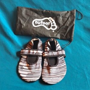 *2for$15*NWOT Women's size L nufoot sandals
